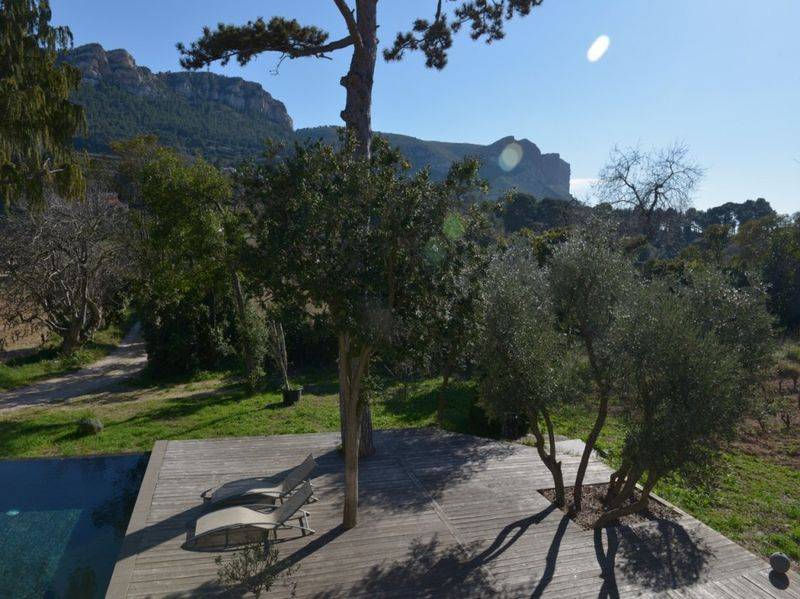 villa contemporaine T7 Cassis piscine, garage, vue Cap Canaille et vignoble